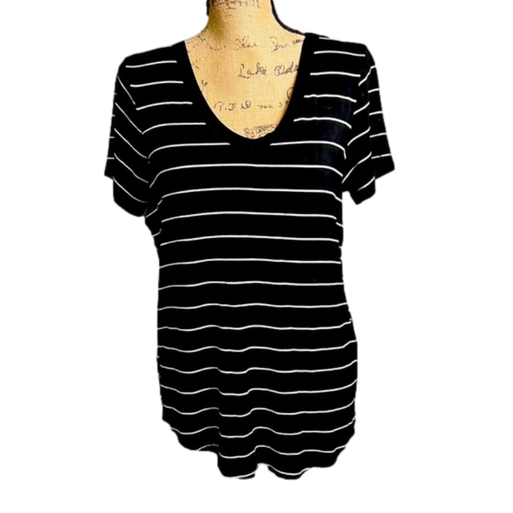 SO Navy Blue & White Striped Everyday Favorite Tee V-neck Short Sleeve Size M